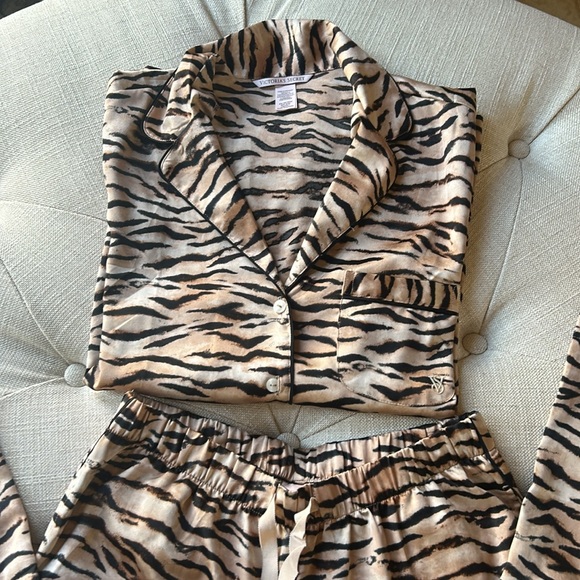 Victoria secret pajamas - Picture 2 of 5